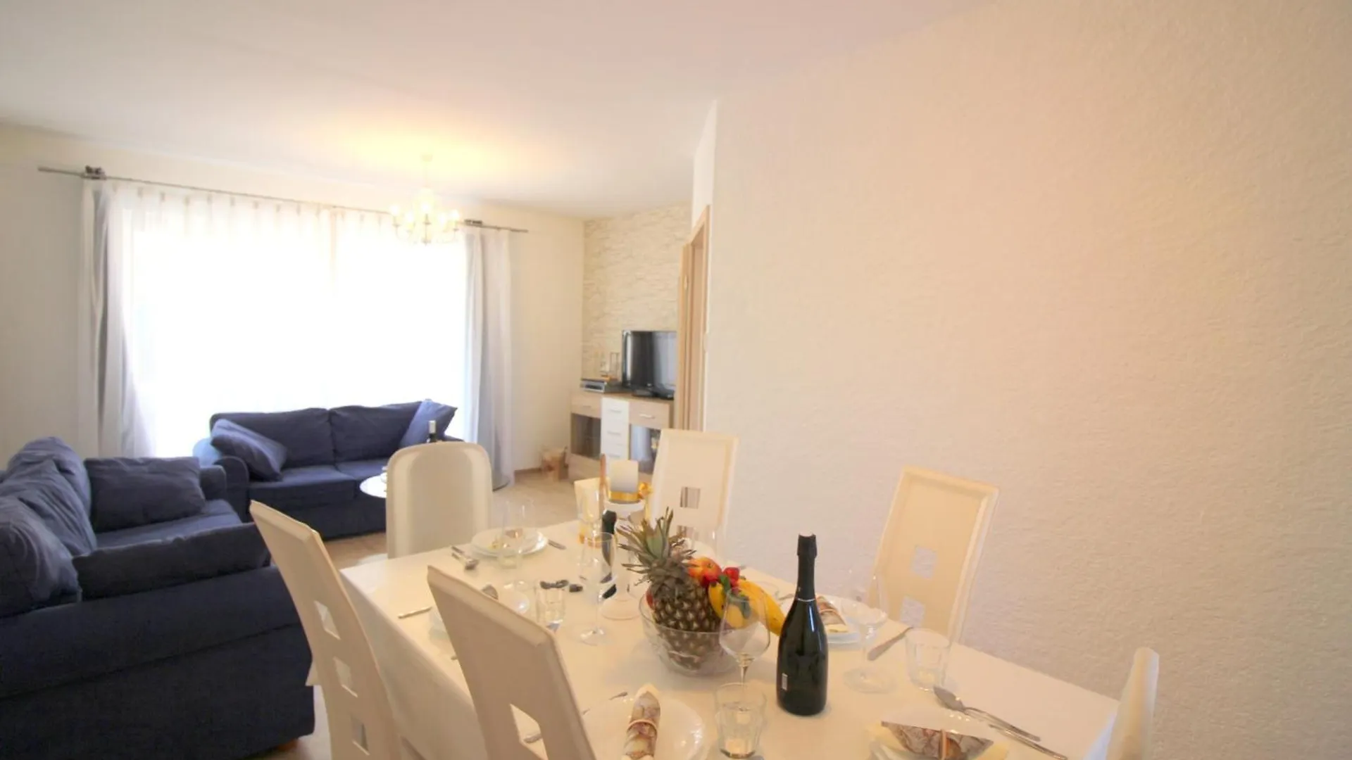 Επικοινωνία με το Holiday House Anamaria